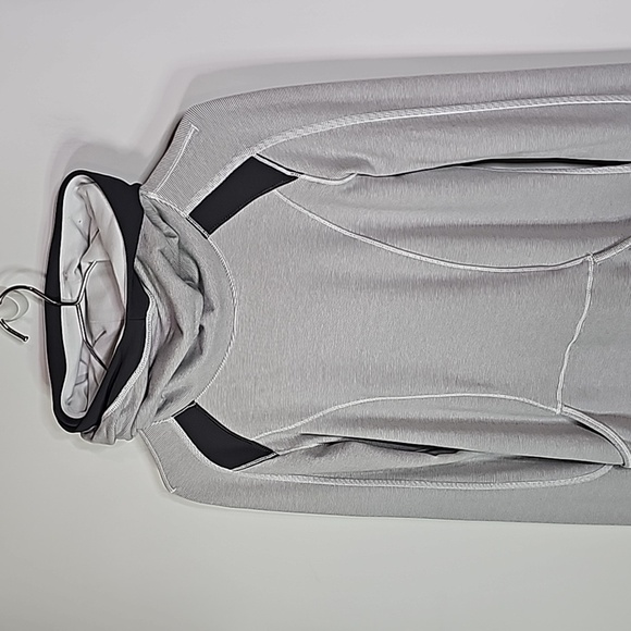 Lululemon heathered gray size 4 base runner hoodie - Picture 2 of 6